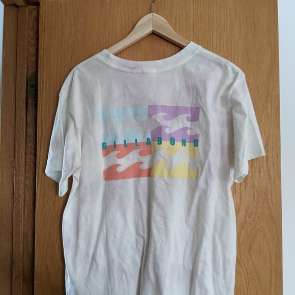 Billabong tie-dye t-shirt with useable front pocket. - Picture 5 of 6